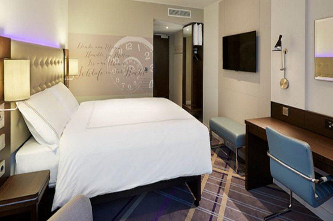 Premier Inn Stuttgart City Europaviertel Ngoại thất bức ảnh
