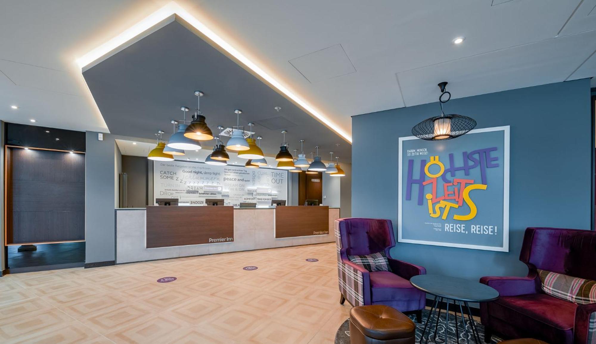 Premier Inn Stuttgart City Europaviertel Ngoại thất bức ảnh