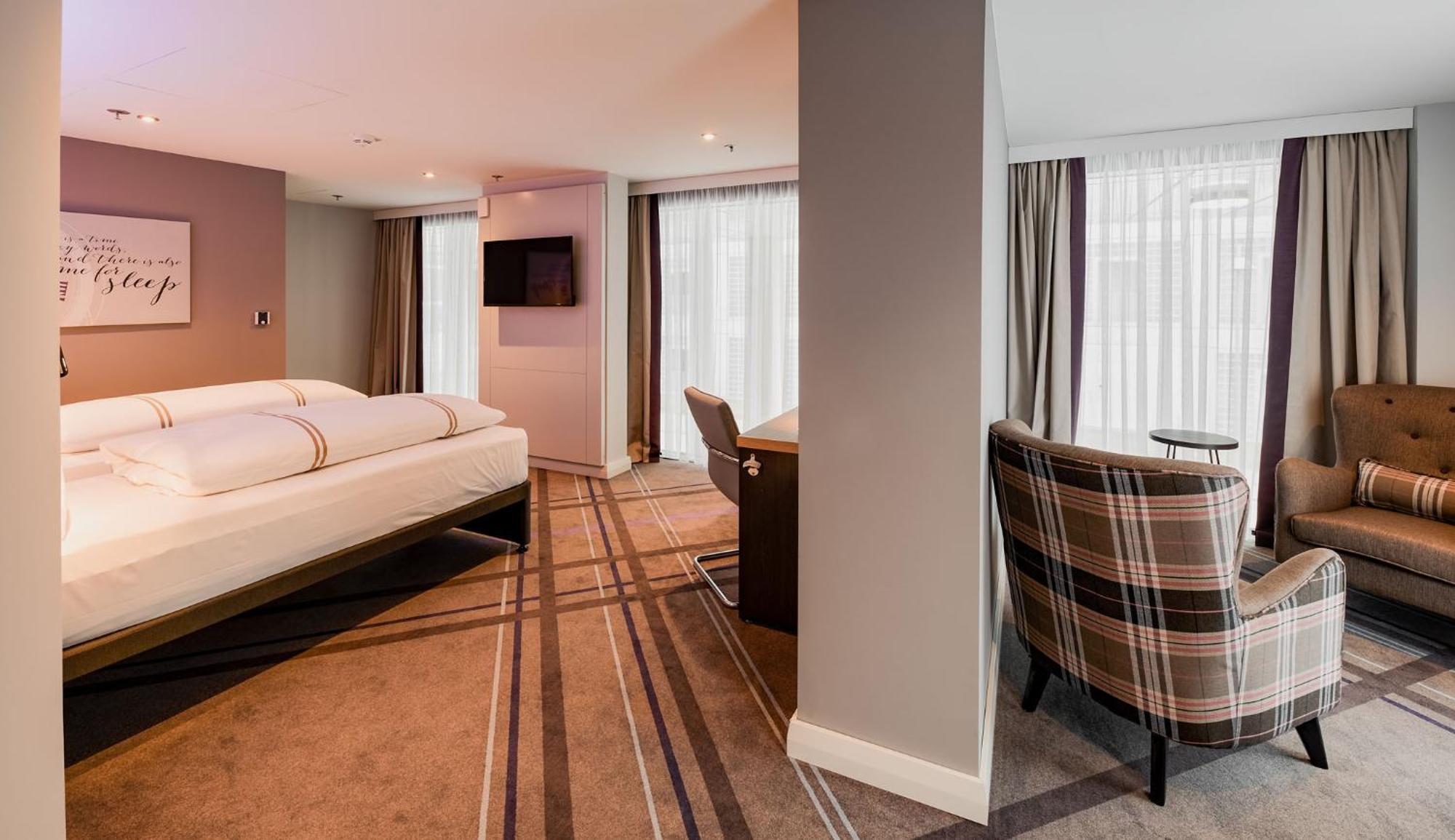 Premier Inn Stuttgart City Europaviertel Ngoại thất bức ảnh