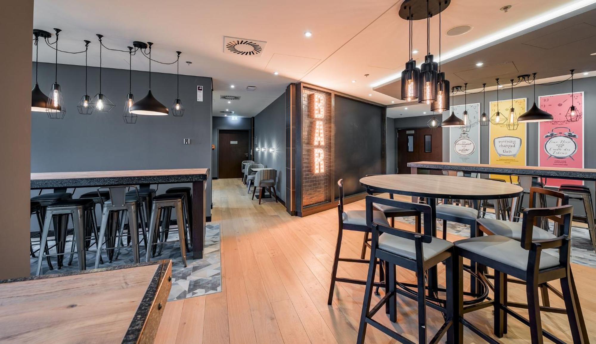 Premier Inn Stuttgart City Europaviertel Ngoại thất bức ảnh